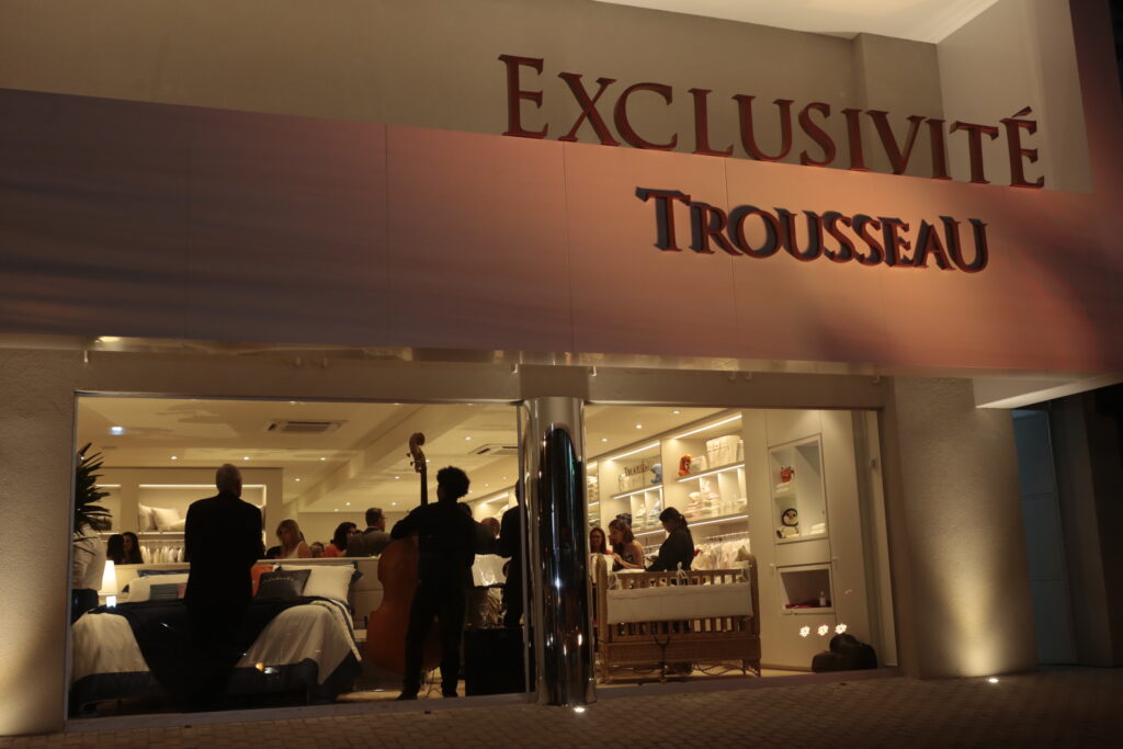 EXECUTIVA COMUNICACAO EXCLUSIVITE TROUSSEAU