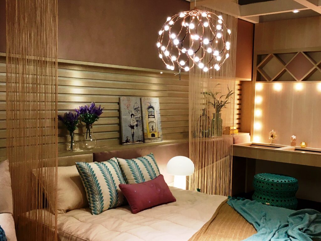 Novas tendências da Arbor Cortinas e Persianas no RioMar Casa 2018 2 ARBOR Quarto da Moca da SB.Arqdesign com cortina Glicinea FOTO EXECUTIVA COMUNICACAO