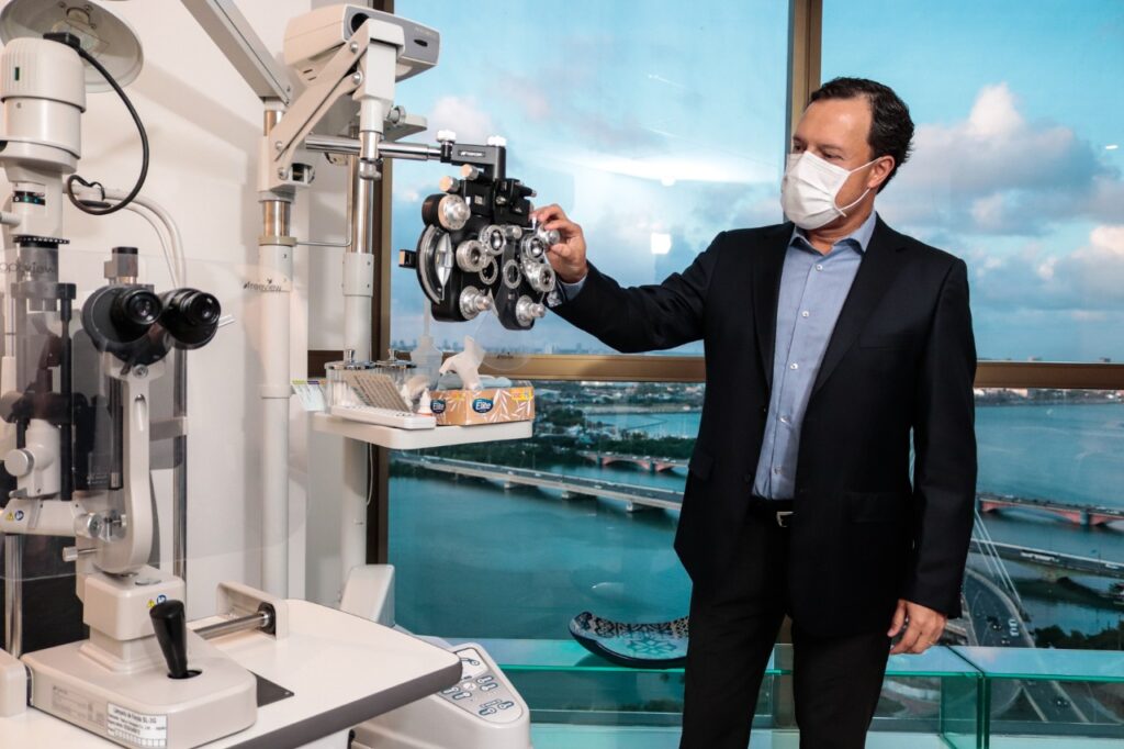 Semana Mundial do Glaucoma alerta população sobre os riscos da doença 2 Paulo Saunders oftalmologista do Oftalmax Hospital de Olhos e Grupo Opty – Foto Gleyson Ramos 1