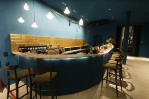 The Bar tem projeto das arquitetas Rafaella Bittencourt e Lorena Veloso na CASACOR Pernambuco 2022 5 THE BAR- Foto: Bruna Costa - Executiva Comunicação