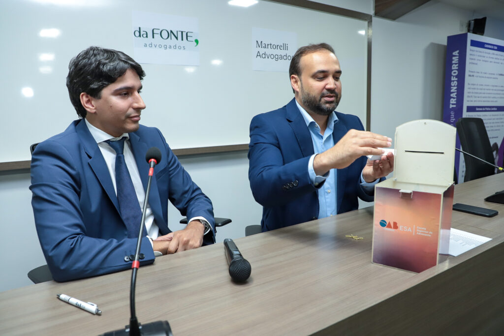 Francisco Muniz Diretor de intercambios da ESA PE e Leonardo Moreira diretor geral da ESA PE