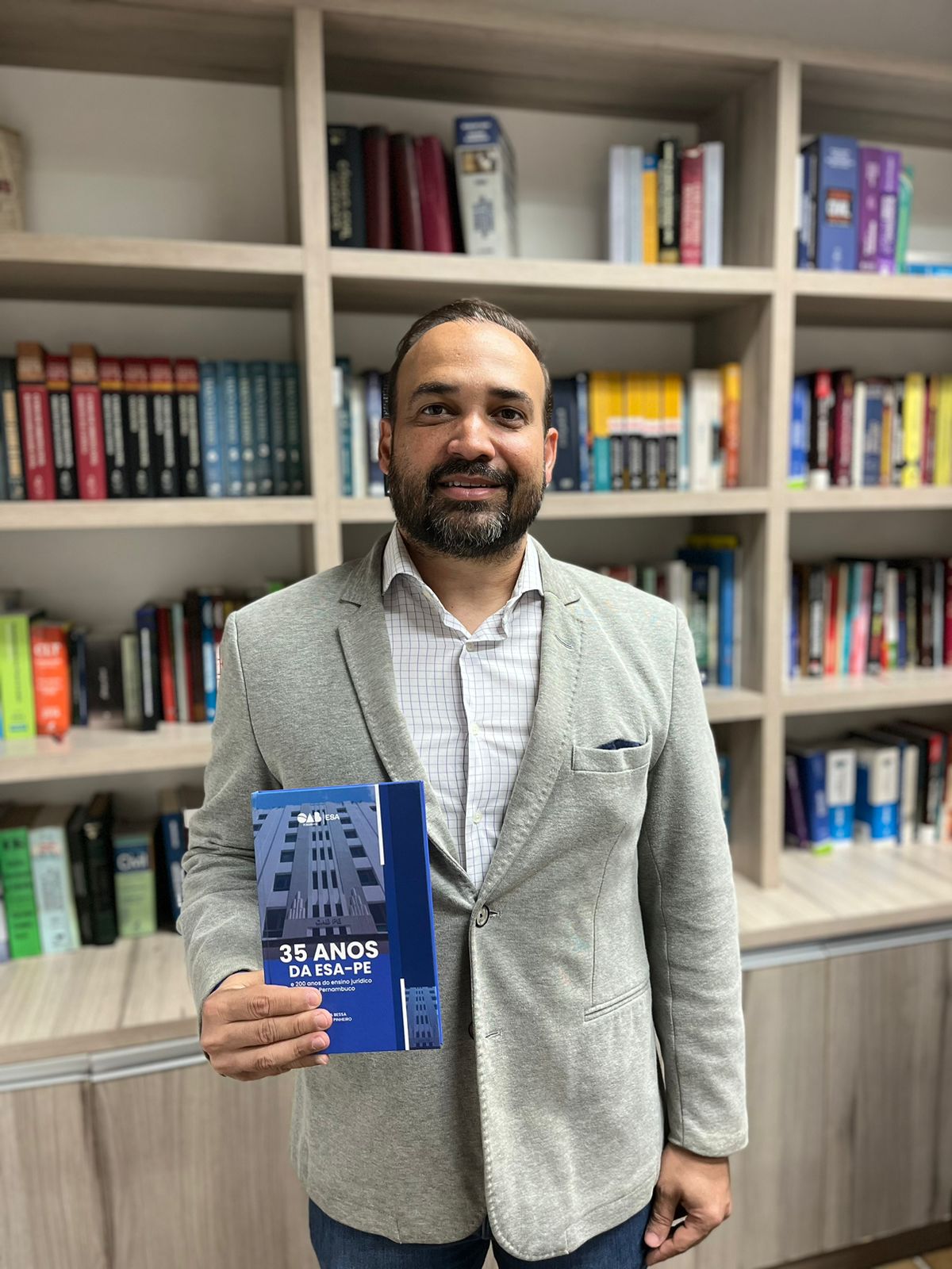Livro conta a história dos 35 anos da ESA-PE, braço educacional da OAB/PE