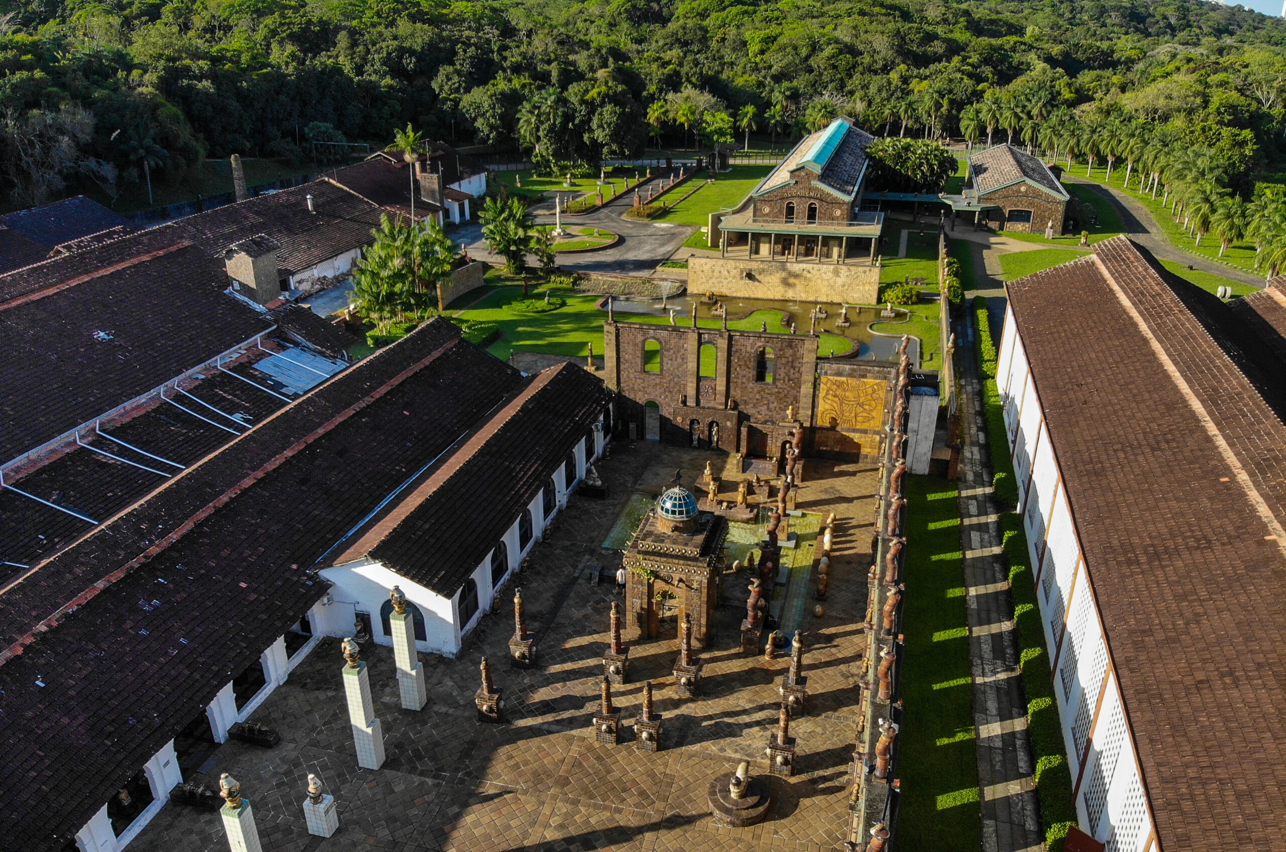 Instituto Dimitri Andrade e Oficina Francisco Brennand promovem oficina de argila para crianças e adolescentes com autismo no Recife 