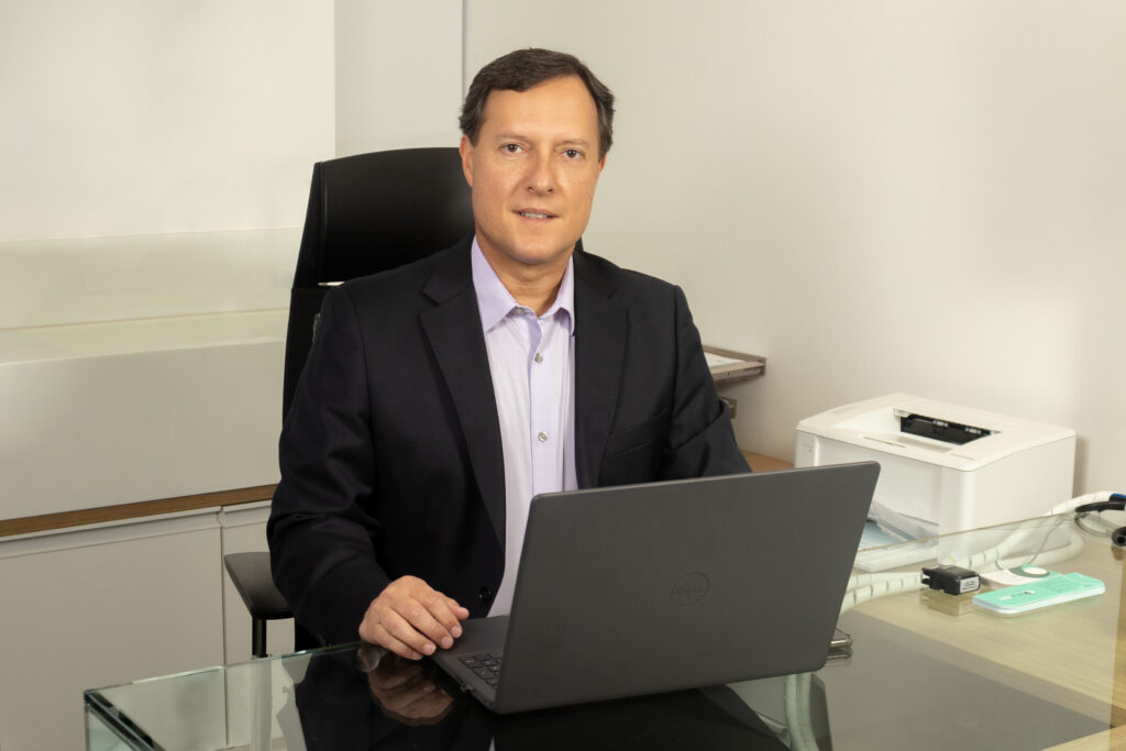 Oftalmologista Paulo Saunders